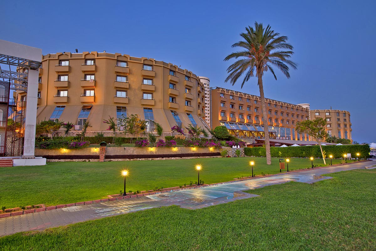 cheap resort hotels to Spend holiday with family