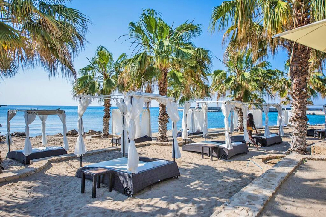 cheap resort hotels to Spend holiday with family