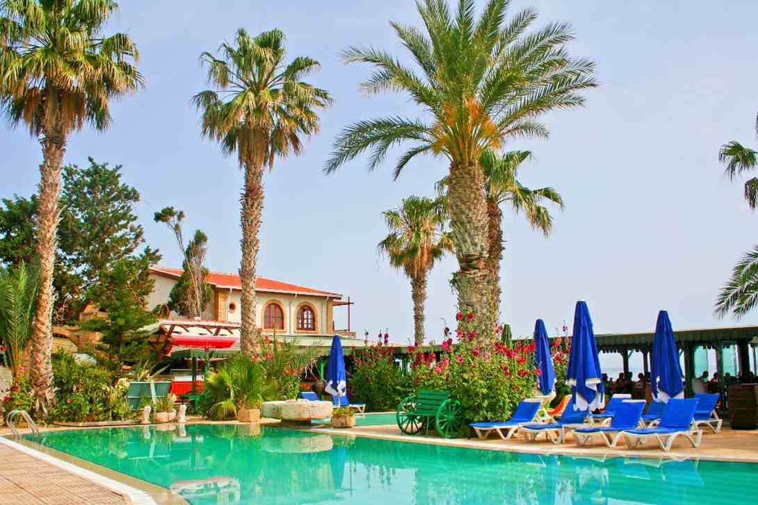 cheap resort hotels to Spend holiday with family