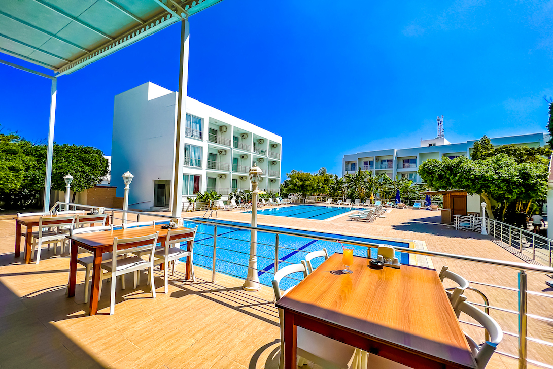 Enjoy an al fresco start!
