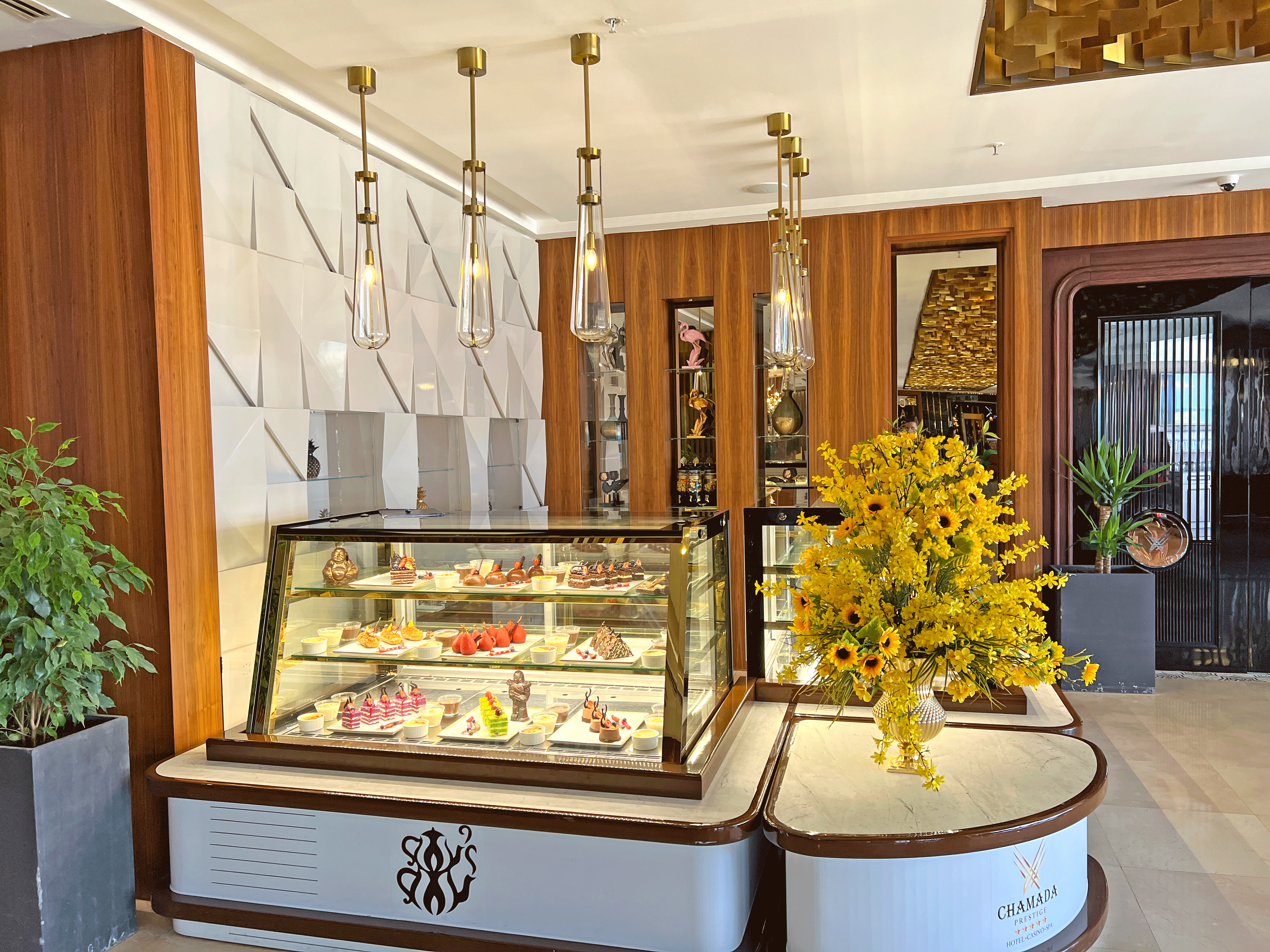 cheap resort hotels to Spend holiday with family