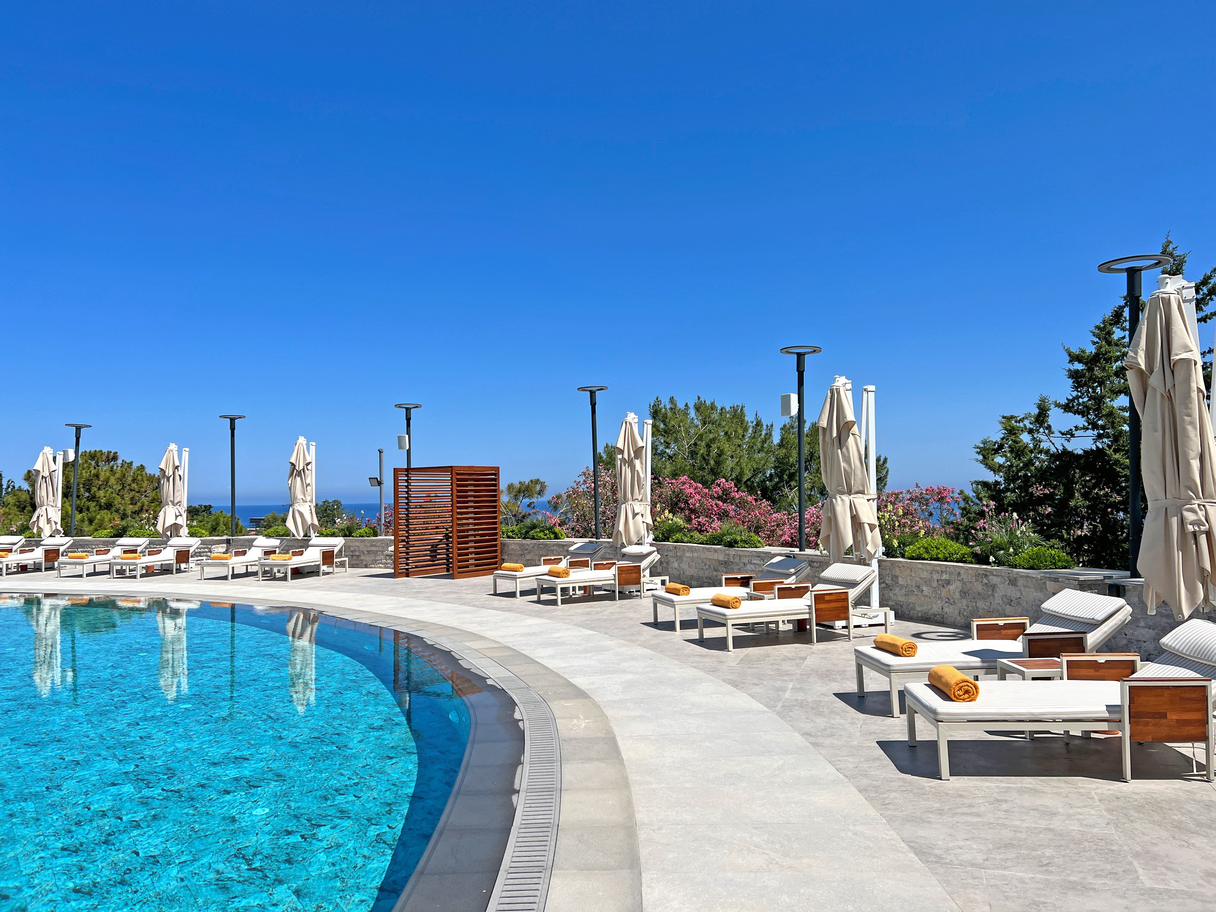 cheap resort hotels to Spend holiday with family