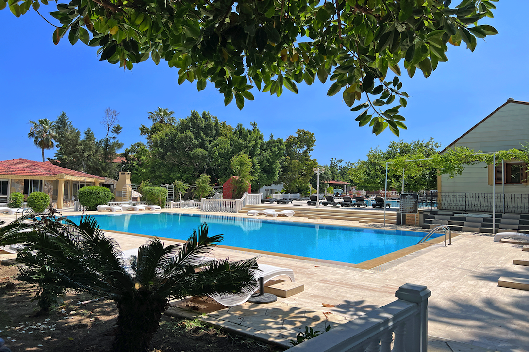 cheap resort hotels to Spend holiday with family