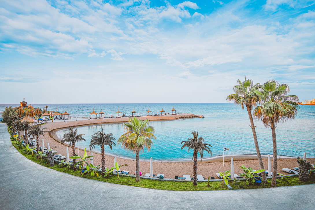 cheap resort hotels to Spend holiday with family