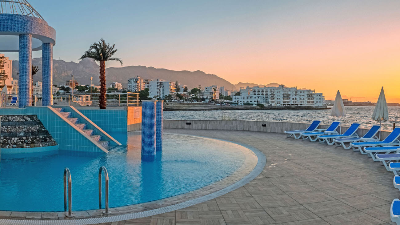 cheap resort hotels to Spend holiday with family