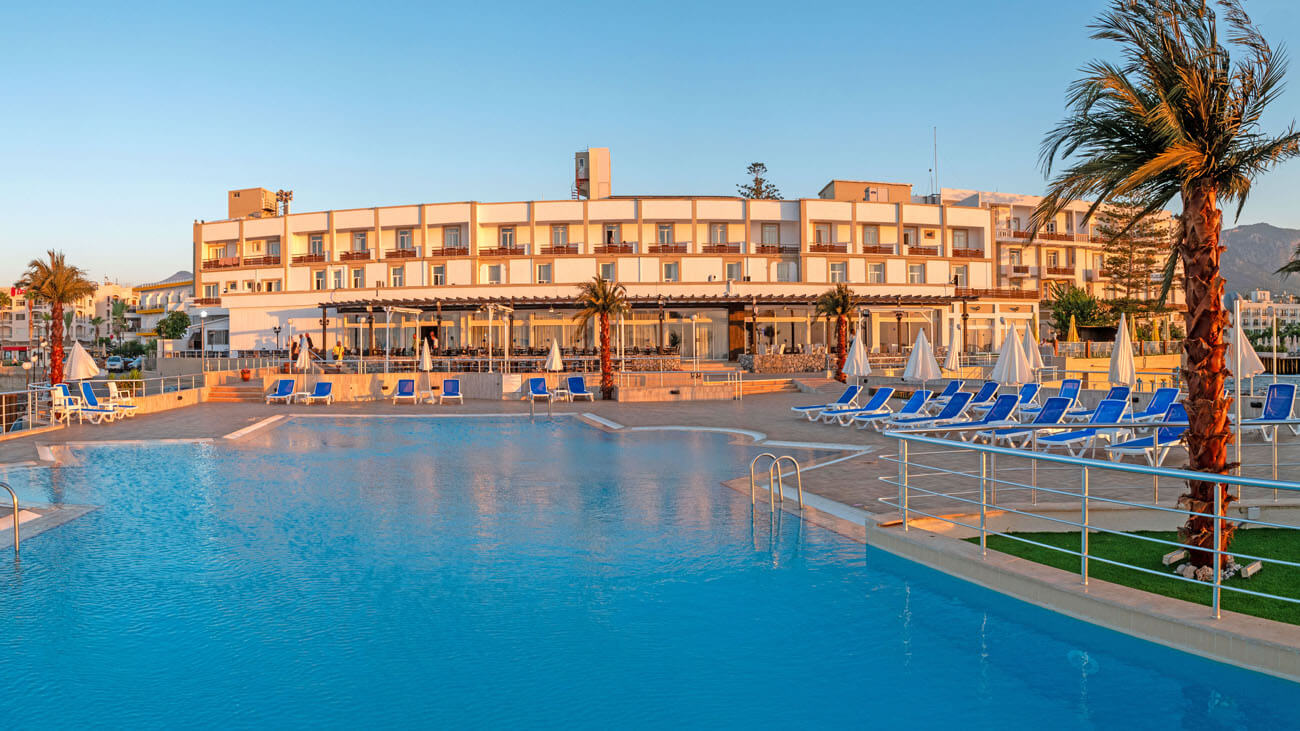 cheap resort hotels to Spend holiday with family