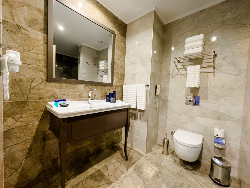 cheap resort hotels to Spend holiday with family