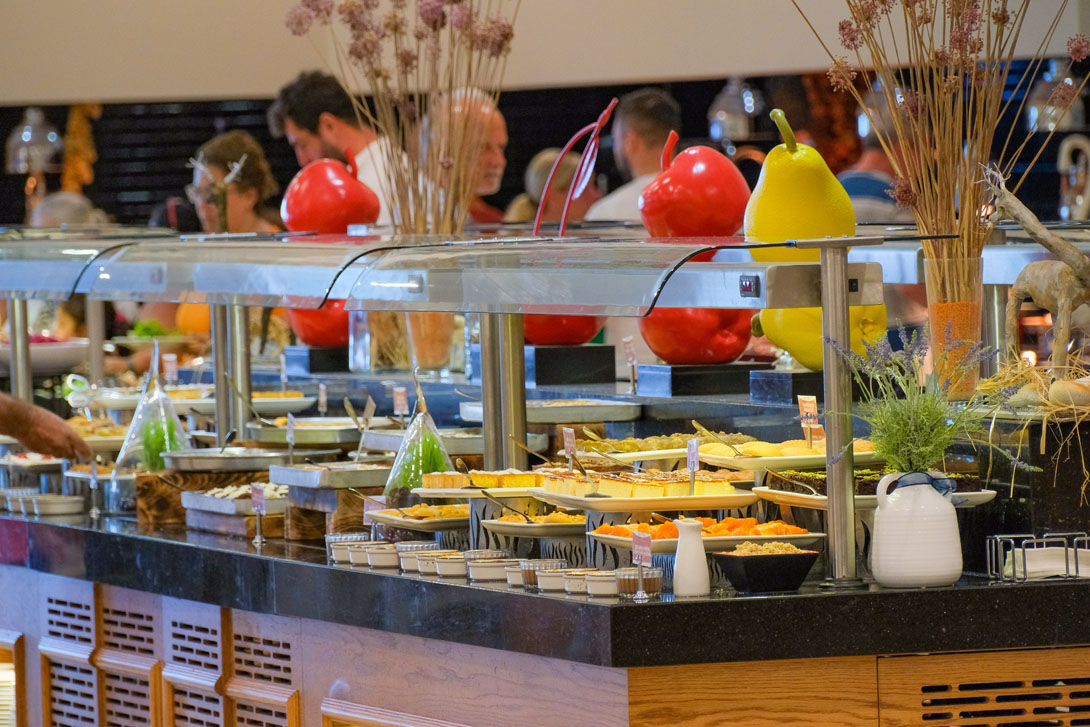 cheap resort hotels to Spend holiday with family