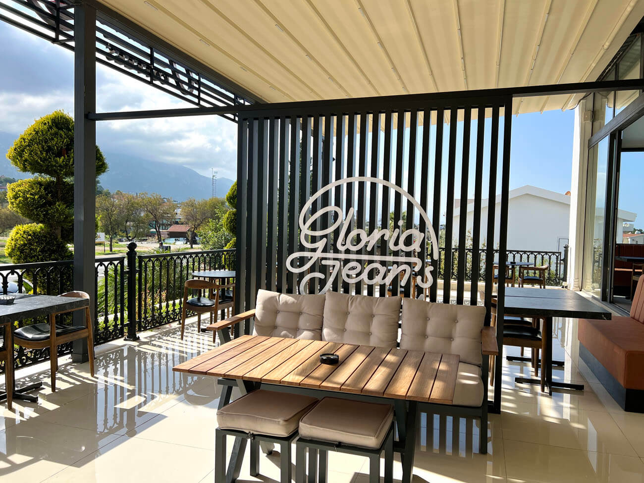 cheap resort hotels to Spend holiday with family