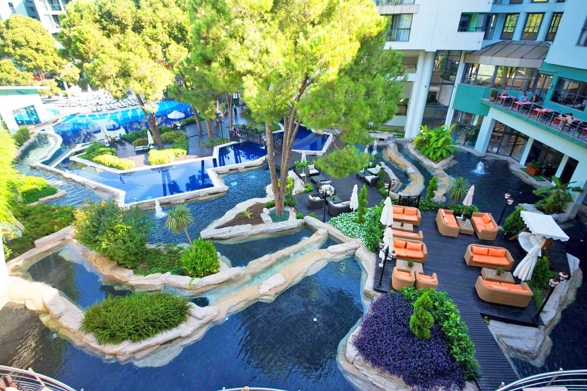 cheap resort hotels to Spend holiday with family